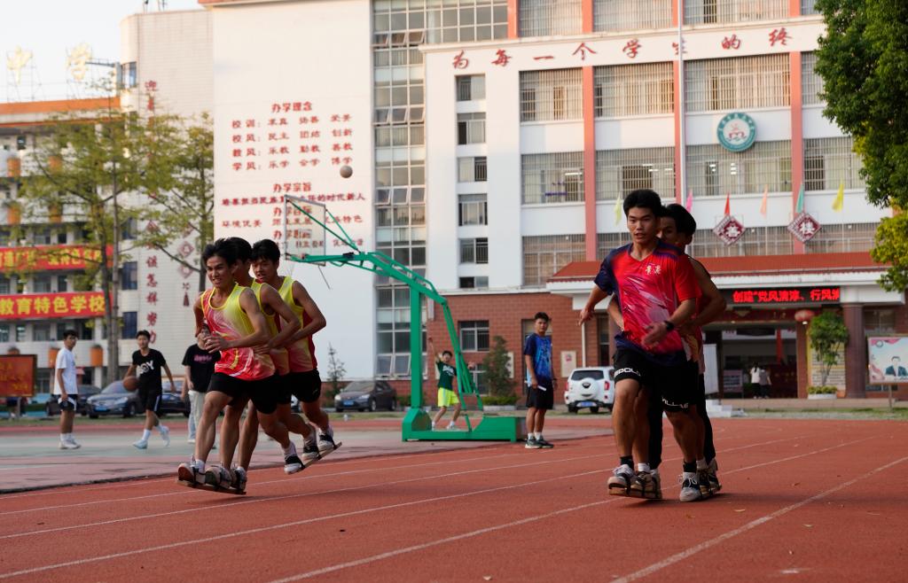 半岛电竞官方网站半岛电竞网站走进学青会举办城贵港：“运动之城”焕发青春新动能(图3)