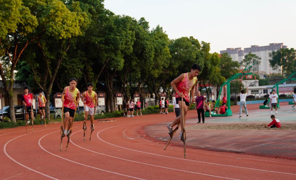 半岛电竞官方网站半岛电竞网站走进学青会举办城贵港：“运动之城”焕发青春新动能(图4)